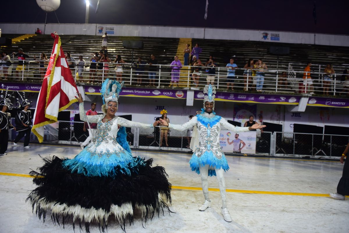 Unidos de Barreiros recupera enredo de 2009 e leva o amor por Guarapari ao Sambão do Povo no Carnaval 2024 por Rodrigo Gavini
