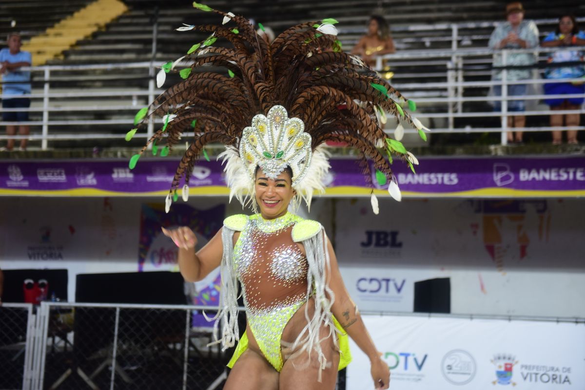 Unidos de Barreiros recupera enredo de 2009 e leva o amor por Guarapari ao Sambão do Povo no Carnaval 2024 por Rodrigo Gavini