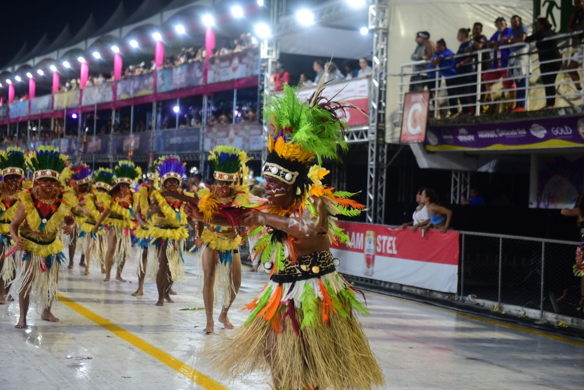 Unidos de Barreiros recupera enredo de 2009 e leva o amor por Guarapari ao Sambão do Povo no Carnaval 2024 por Rodrigo Gavini