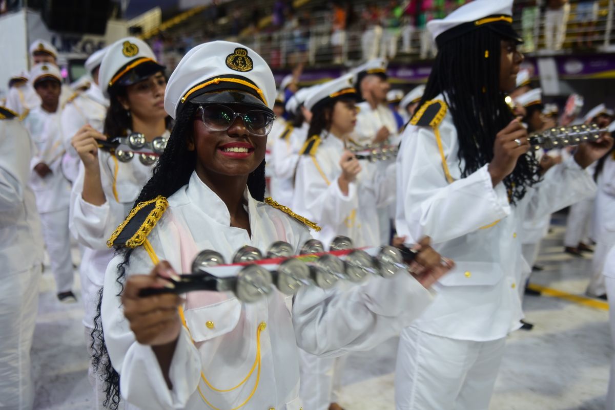 Unidos de Barreiros recupera enredo de 2009 e leva o amor por Guarapari ao Sambão do Povo no Carnaval 2024 por Rodrigo Gavini
