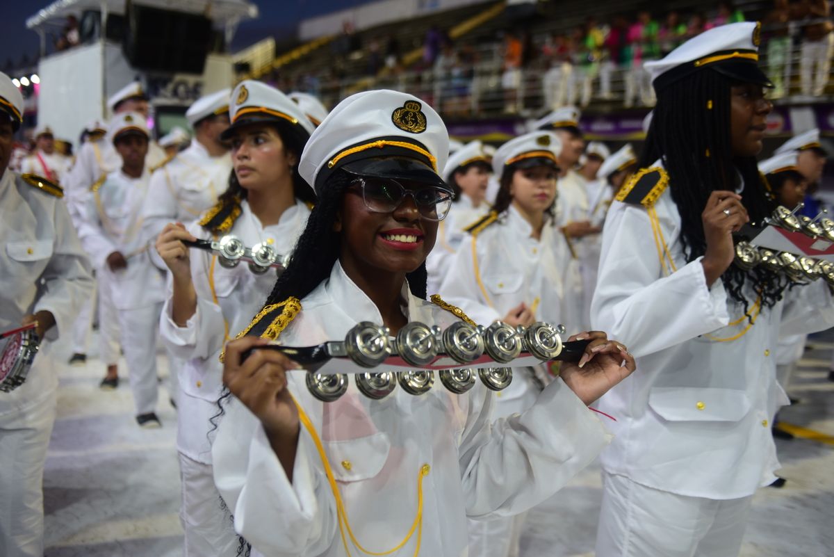 Unidos de Barreiros recupera enredo de 2009 e leva o amor por Guarapari ao Sambão do Povo no Carnaval 2024 por Rodrigo Gavini
