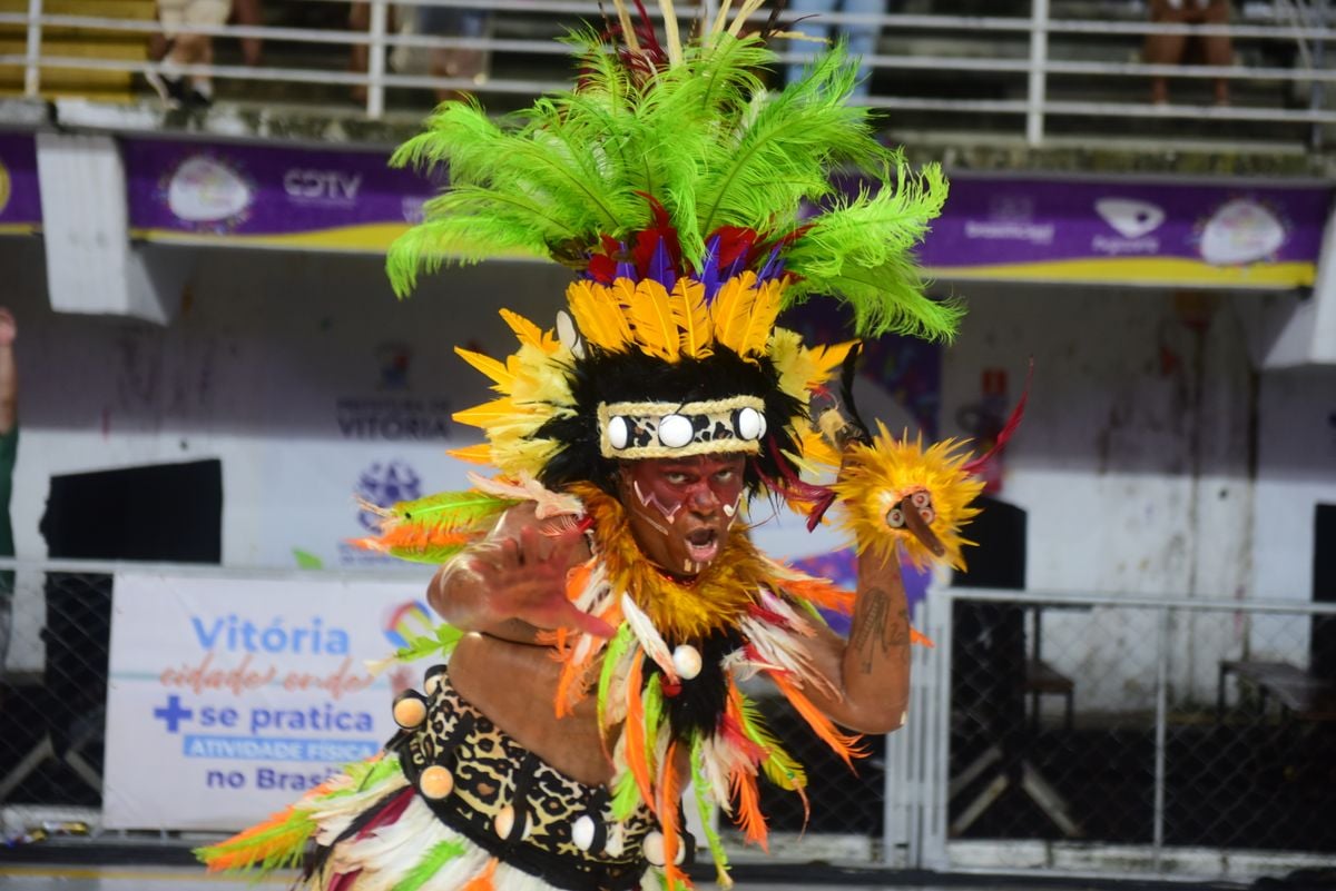 Unidos de Barreiros recupera enredo de 2009 e leva o amor por Guarapari ao Sambão do Povo no Carnaval 2024 por Rodrigo Gavini