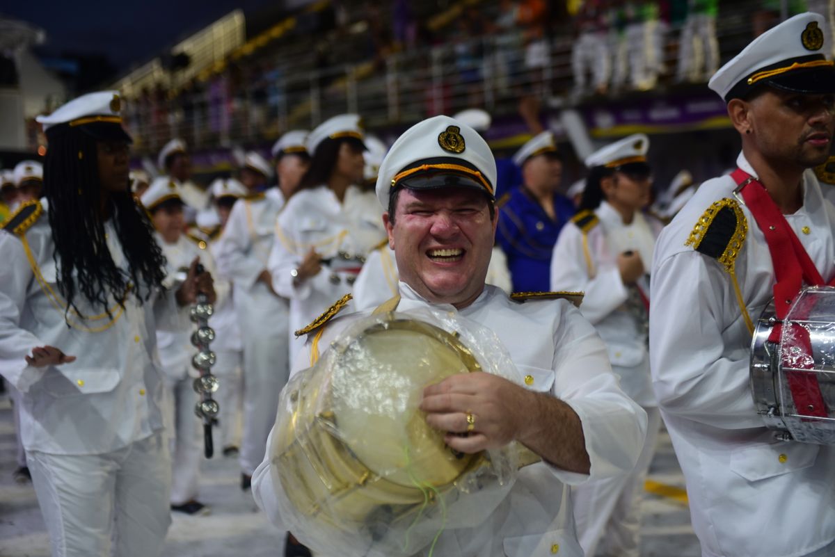 Unidos de Barreiros recupera enredo de 2009 e leva o amor por Guarapari ao Sambão do Povo no Carnaval 2024 por Rodrigo Gavini