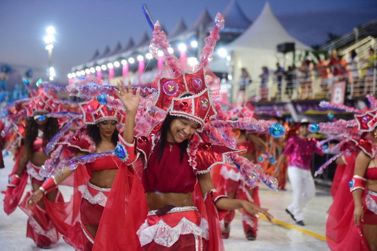 Unidos de Barreiros recupera enredo de 2009 e leva o amor por Guarapari ao Sambão do Povo no Carnaval 2024