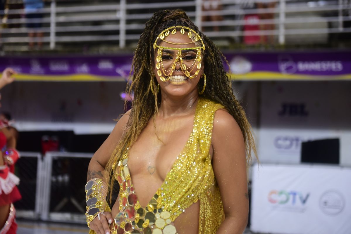 Unidos de Barreiros recupera enredo de 2009 e leva o amor por Guarapari ao Sambão do Povo no Carnaval 2024 por Rodrigo Gavini