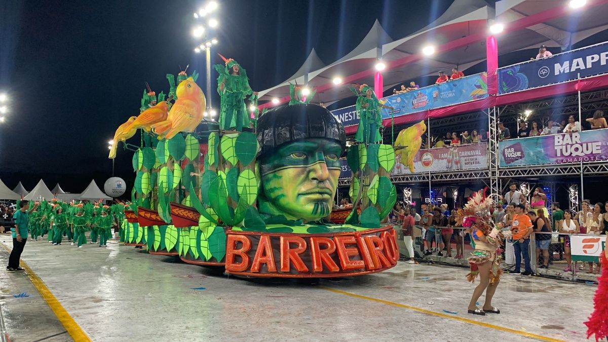 Unidos de Barreiros, sexta escola a desfilar por Beatriz Heleodoro