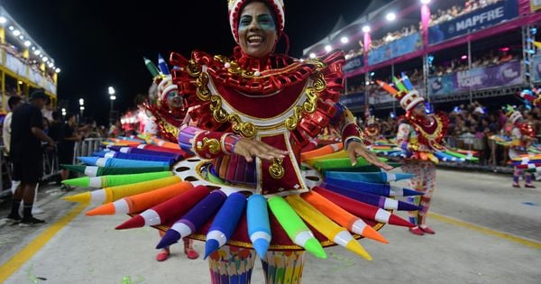 Com desfile inspirado na cor e na poesia do artista, agremiação de Vila Velha leva o nono título do Grupo Especial