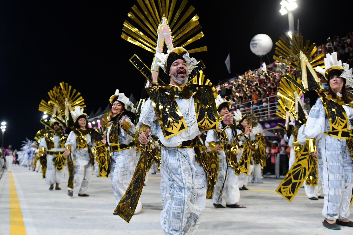 Confira o desfile da Chegou O Que Faltava no Carnaval de Vitória 2024      por Rodrigo Gavini 