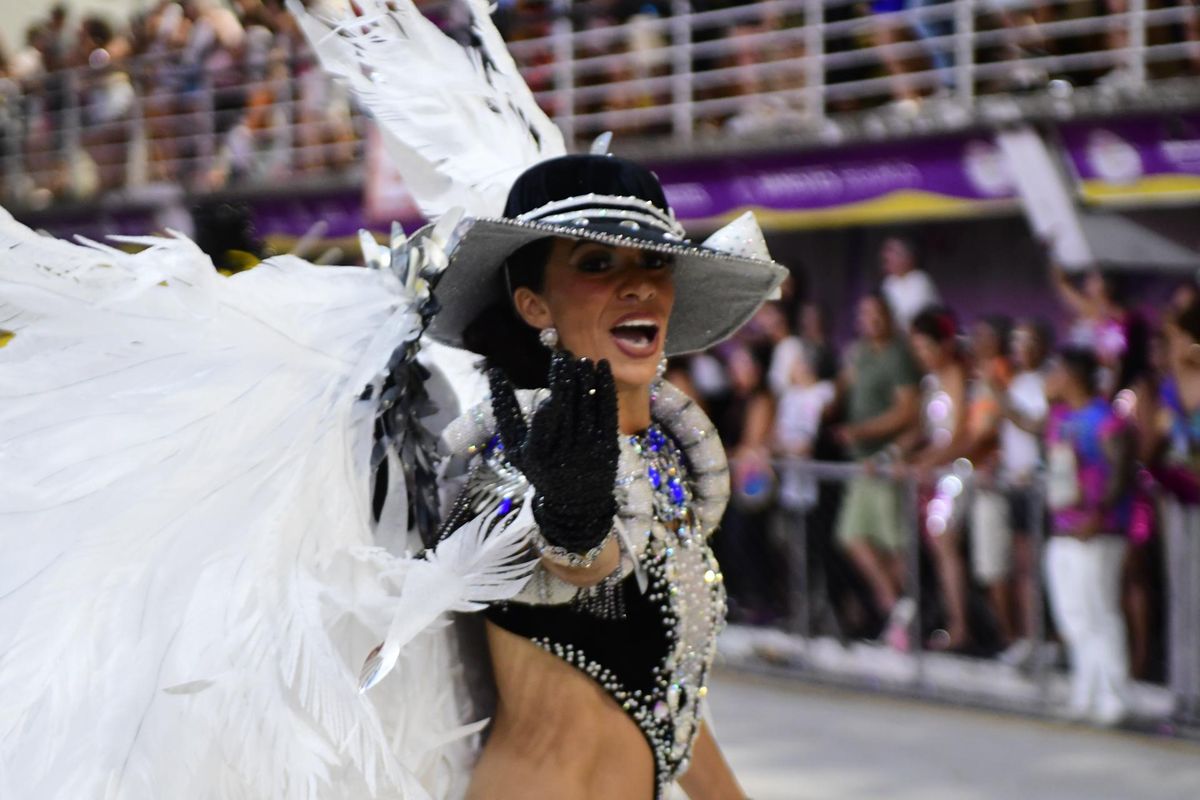 Confira o desfile da Chegou O Que Faltava no Carnaval de Vitória 2024      por Rodrigo Gavini 