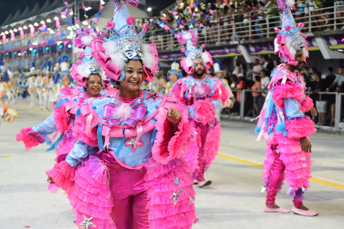 Confira o desfile da Chegou O Que Faltava no Carnaval de Vitória 2024      por Rodrigo Gavini 