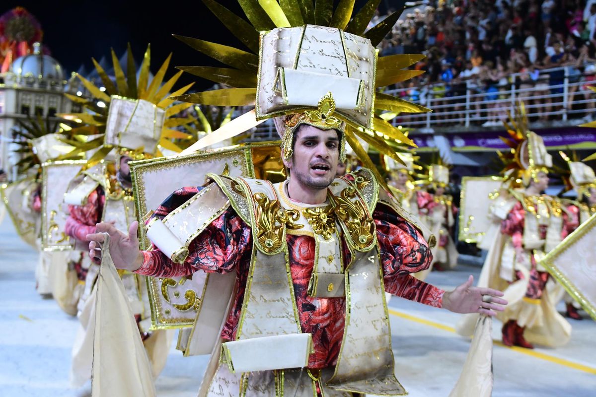 Confira o desfile da Chegou O Que Faltava no Carnaval de Vitória 2024      por Rodrigo Gavini 