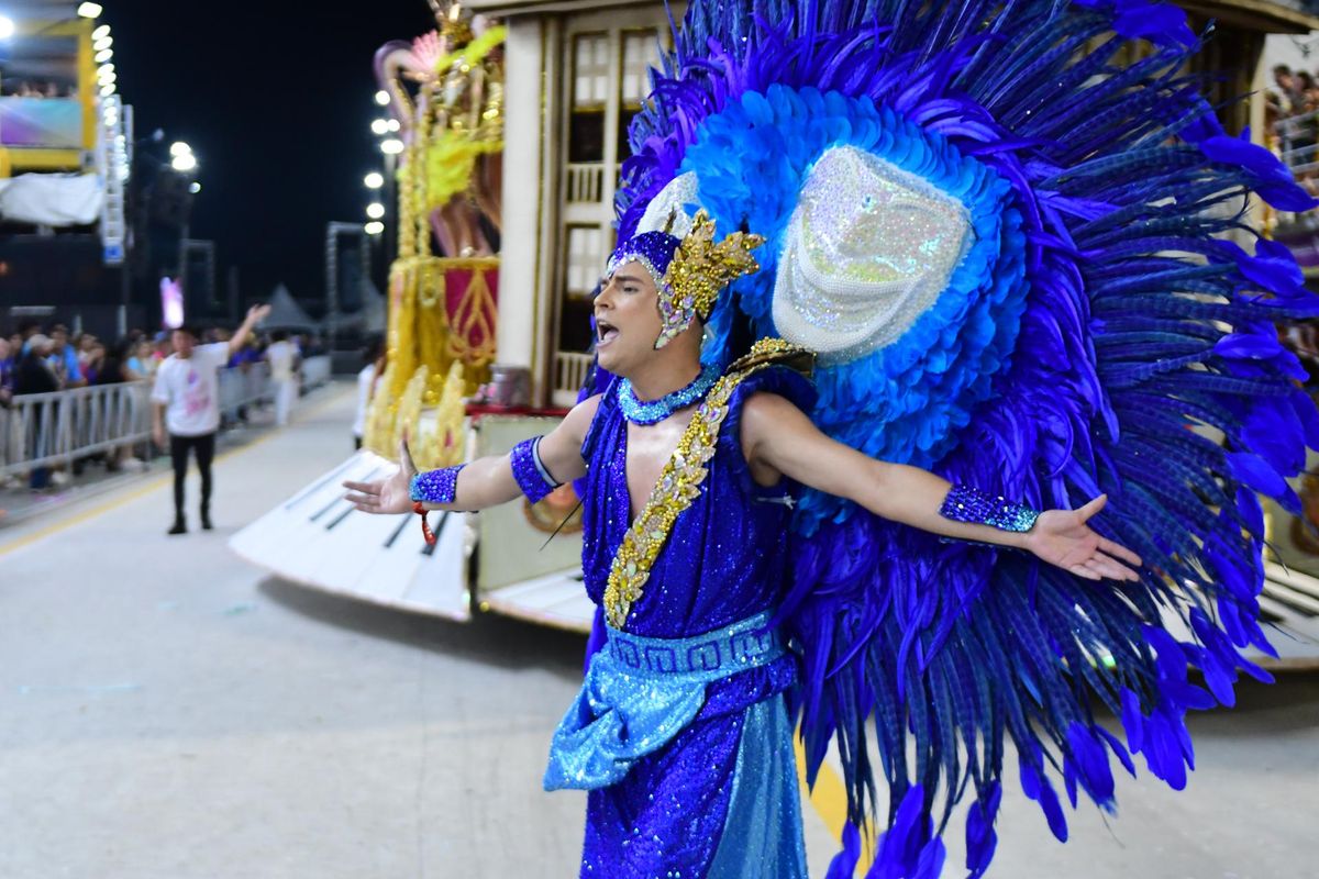Confira o desfile da Chegou O Que Faltava no Carnaval de Vitória 2024      por Rodrigo Gavini 