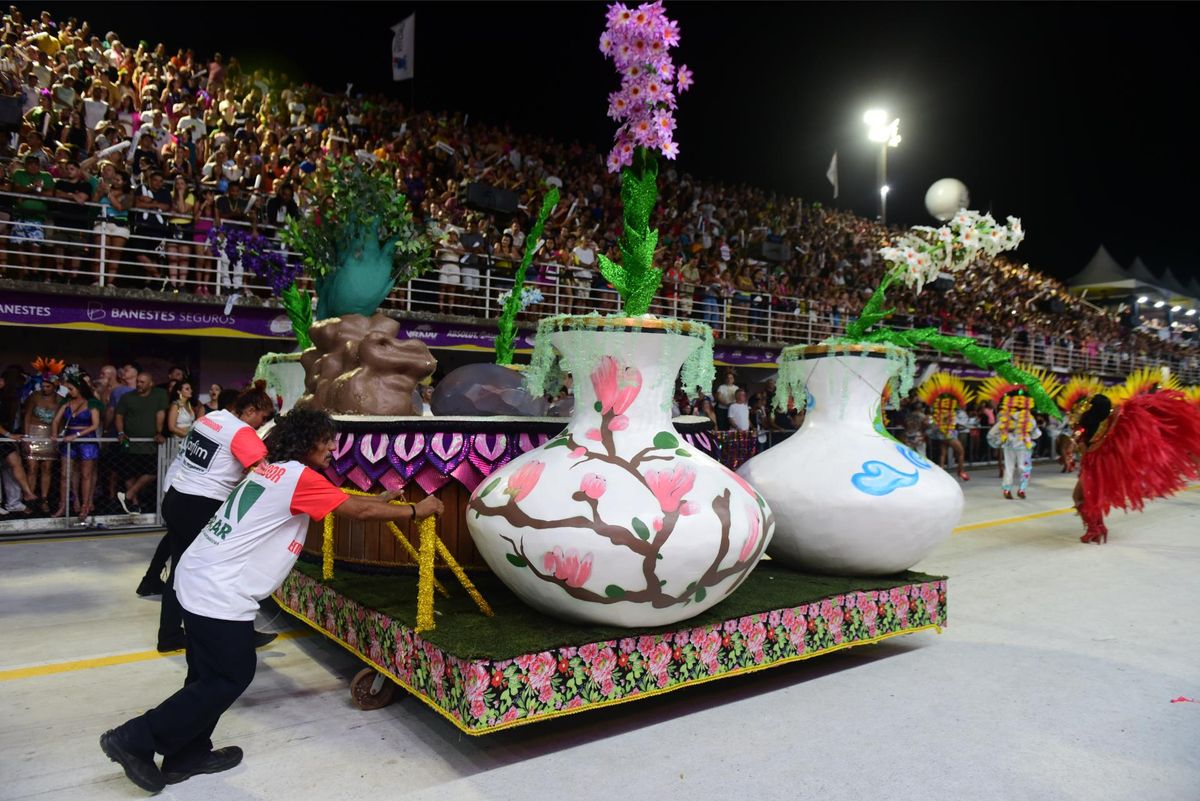 Confira o desfile da Jucutuquara no Carnaval de Vitória 2024  por Ricardo Medeiros 