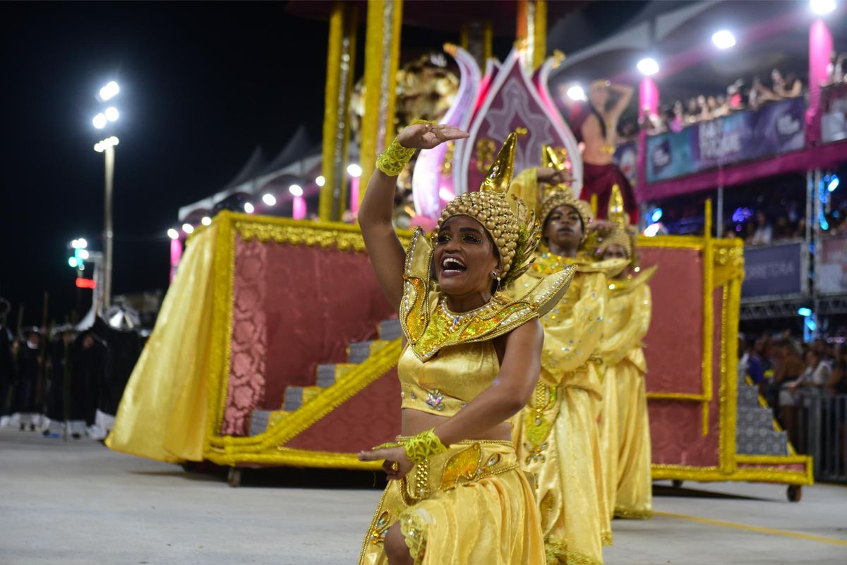 Confira o desfile da Jucutuquara no Carnaval de Vitória 2024  por Ricardo Medeiros