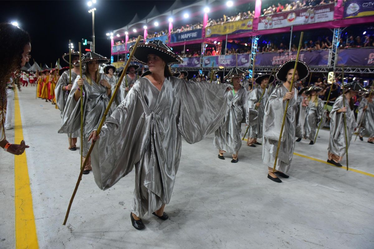Confira o desfile da Jucutuquara no Carnaval de Vitória 2024  por Ricardo Medeiros
