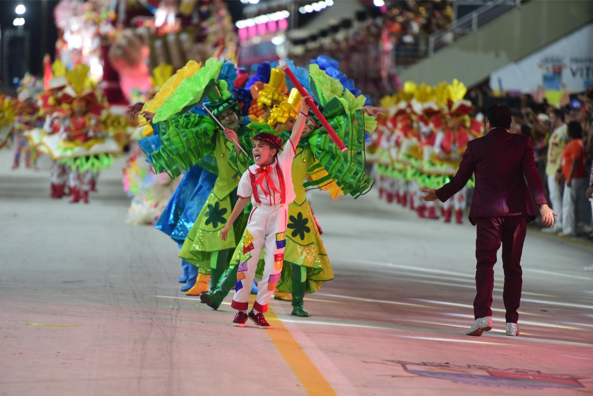 Confira o desfile da Mocidade Unida da Glória no Carnaval de Vitória 2024    