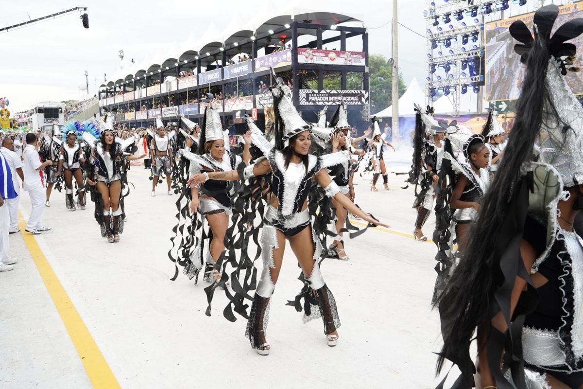Confira o desfile da Pega no Samba no Carnaval de Vitória 2024 por Fernando Madeira