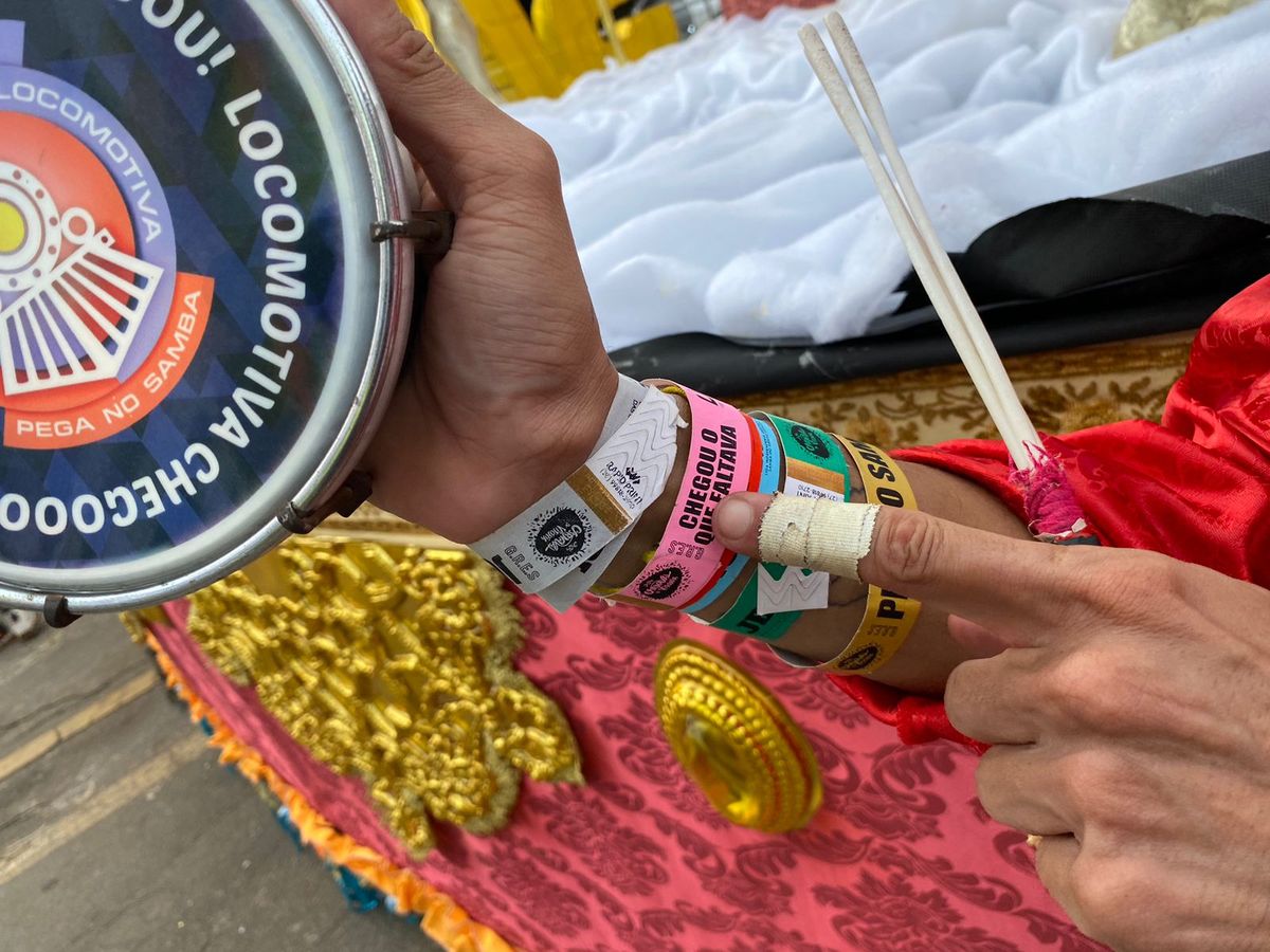 Júlio Ramos, de 34 anos, desfilou em todas as sete escolas do Grupo Especial no Carnaval de Vitória 2024 por Vinicius Zagoto