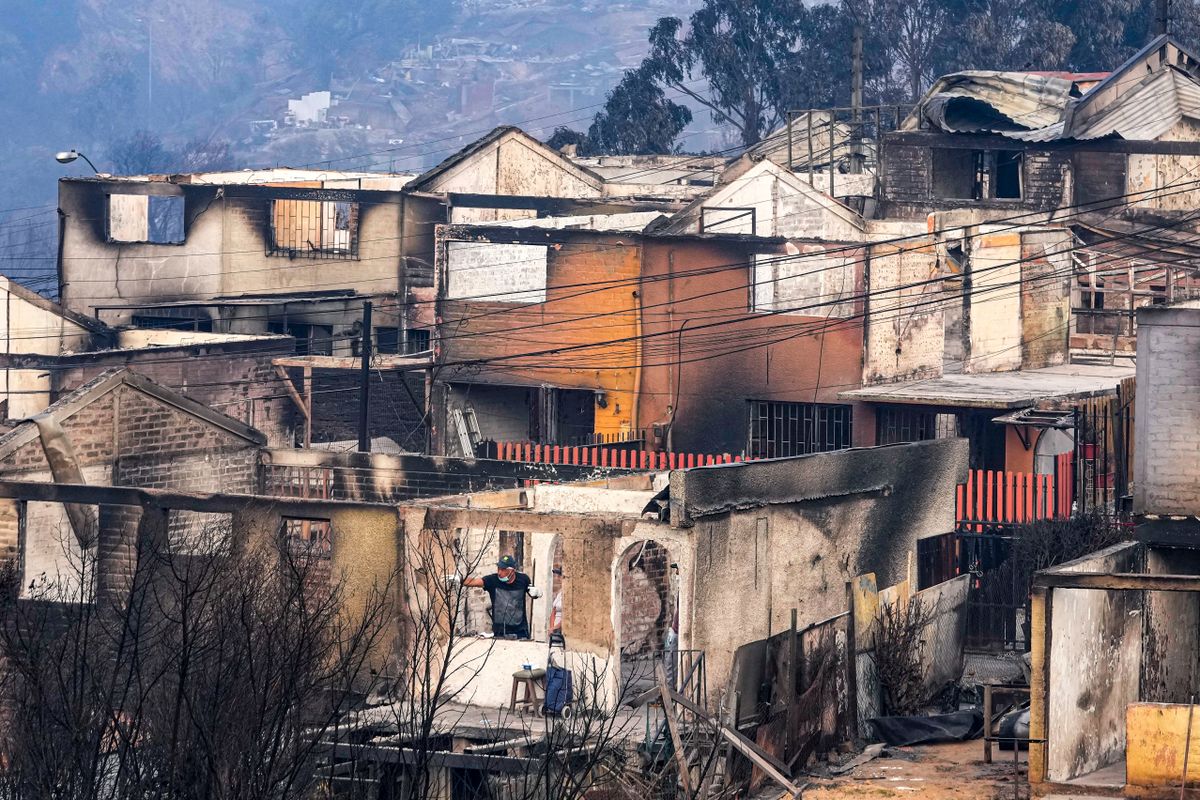 Destruição provocada por incêndio em Viña del Mar, no Chile por ESTEBAN FELIX/AP