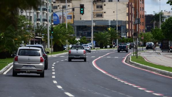 Em uma região tão frequentada, será que o número de travessias é suficiente? A iluminação da via é adequada? Seria necessário ampliar o controle de velocidade com radares ou outros dispositivos?