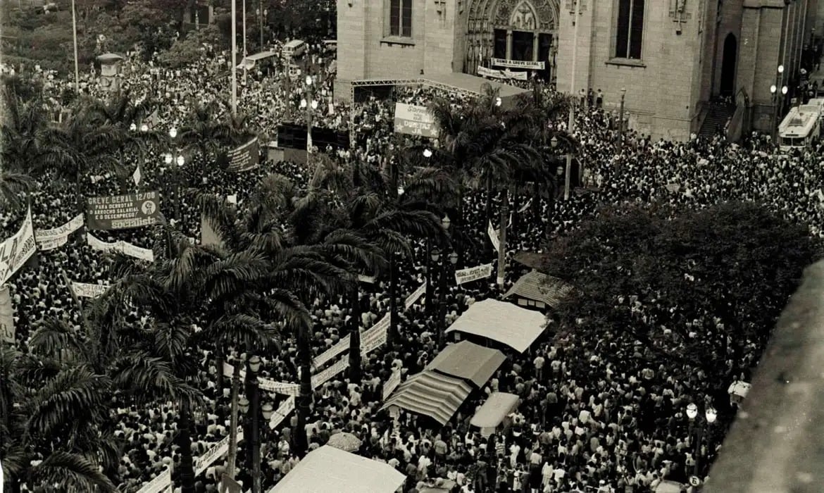 Comício das Diretas Já na Praça da Sé, em São Paulo, no dia 25 de janeiro de 1984