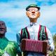 Bonecos gigantes ditam a folia do carnaval de Santa Leopoldina