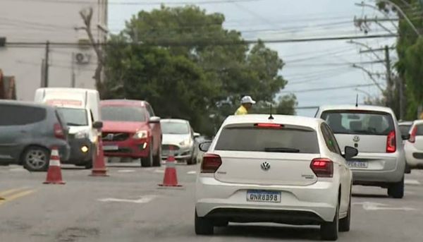 Trânsito em Linhares após queda de passarela