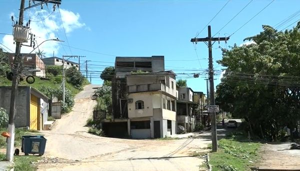 Adolescente que levou 8 facadas foi agredido no alto do morro em São Conrado