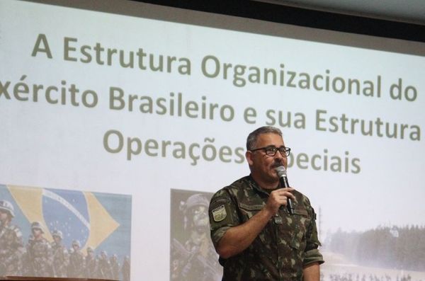 O coronel do Exército Bernardo Romão Correa Neto foi preso ao desembarcar em Brasília