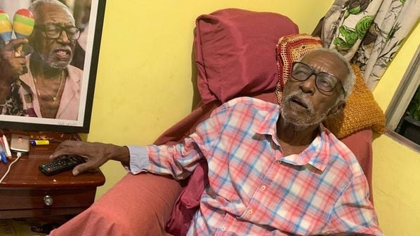 Aos 84 anos, o sambista foi homenageado pelo Bloco Voador. Nos últimos dias ele teve alta do hospital após cerca de um mês internado