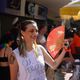 Imagem - Leque, água de graça e até caminhão-pipa ajudam a driblar o calor de foliões