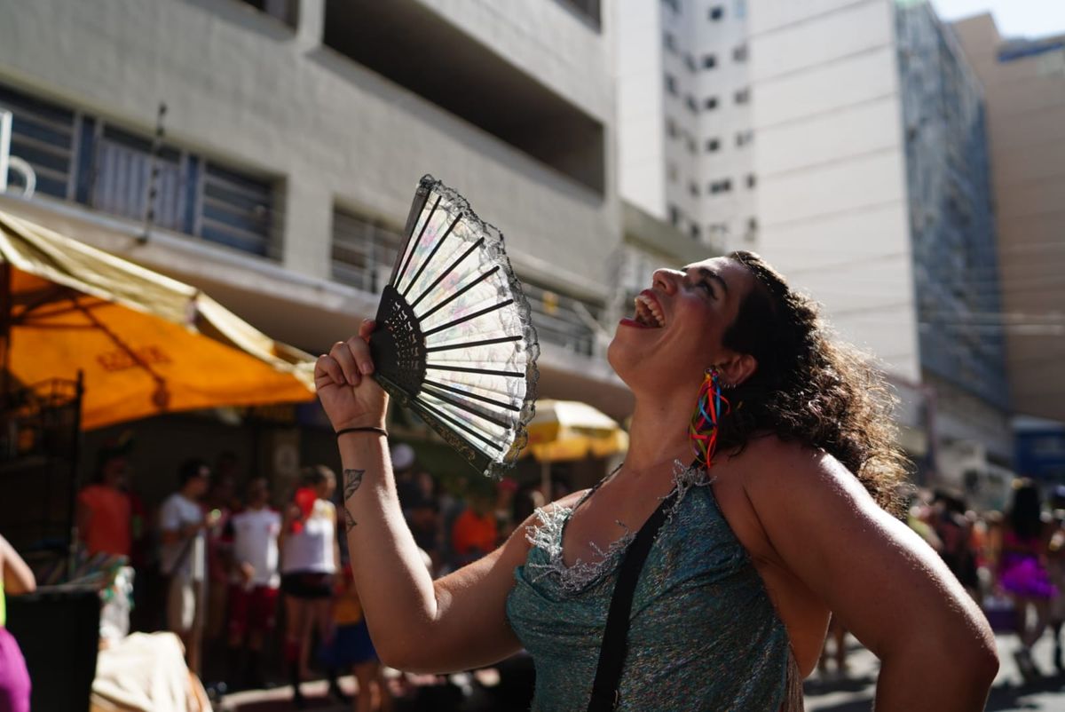Leque ajuda a aliviar calor no Centro de Vitória por Vitor Jubini