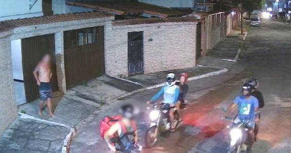Vítima estava parada aguardando o cliente no bairro Araçás quando foi abordada pelos criminosos na noite da última quarta-feira (14)