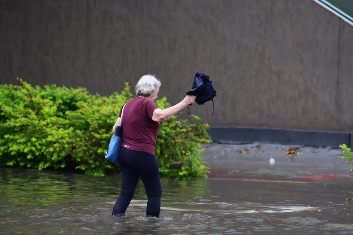 Chuva pegou os moradores da Grande Vitória de surpresa nesta quinta (15)