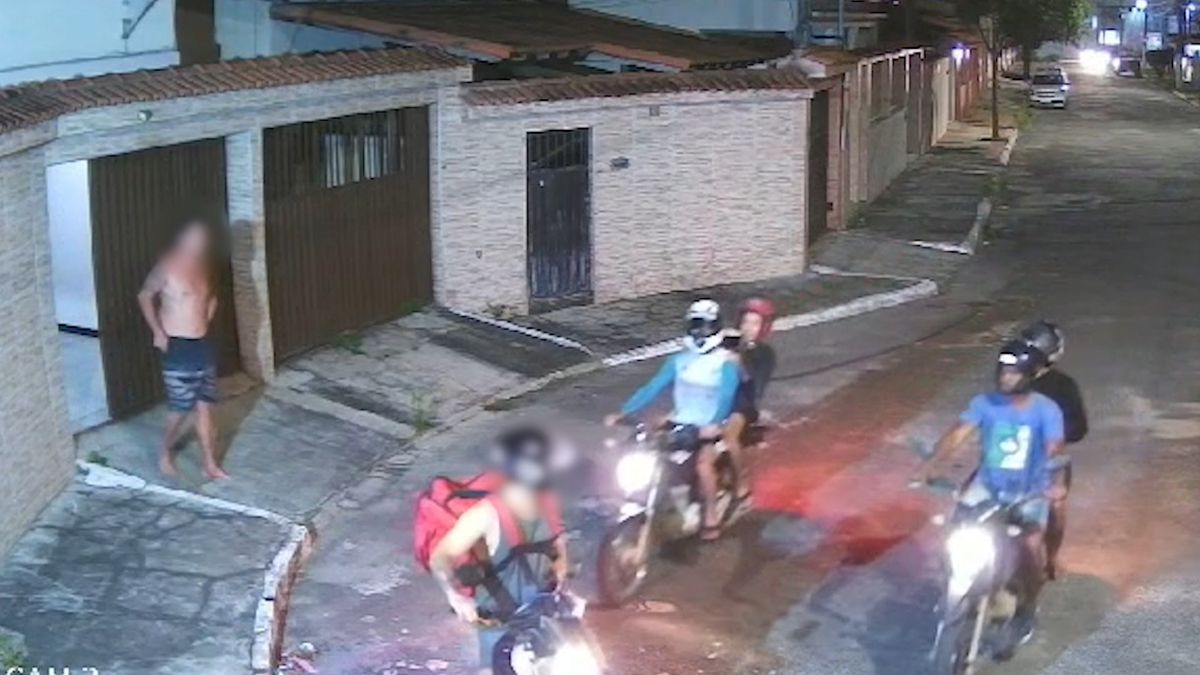 Vítima estava parada aguardando o cliente no bairro Araçás quando foi abordada pelos criminosos na noite da última quarta-feira (14)