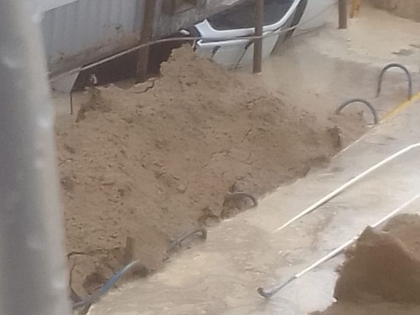 Local onde carro caiu na Praia do Morro, em Guarapari por Leitor | A Gazeta