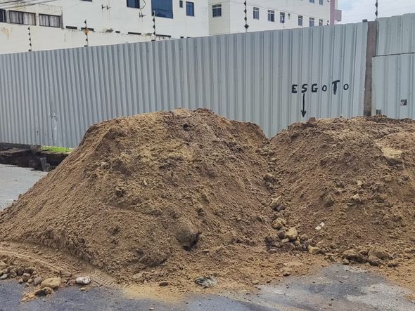 Vala onde carro caiu na Praia do Morro, em Guarapari por Roberto Pratti