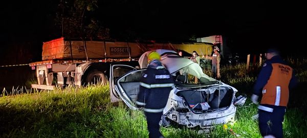 Corpo de Bombeiros retirou vítima das ferragens 