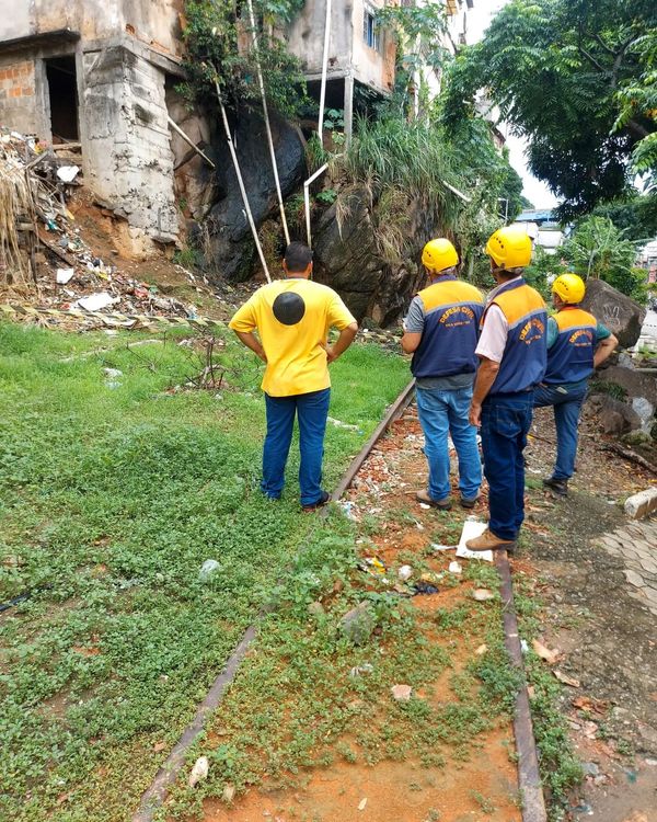 Parte de prédio desaba e imóvel é interditado em Vila Velha por Renato Solidário