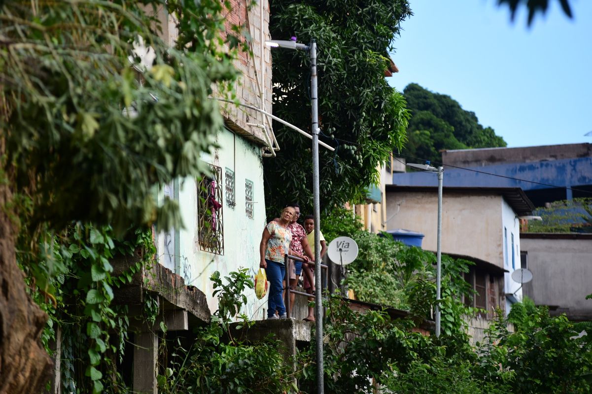 Parte de prédio desaba e imóvel é interditado em Vila Velha por Vitor Jubini