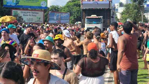 Tradicional bloco de Vitória arrastou muitos capixabas, neste sábado (17), para curtir mais um dia de folia pós carnaval