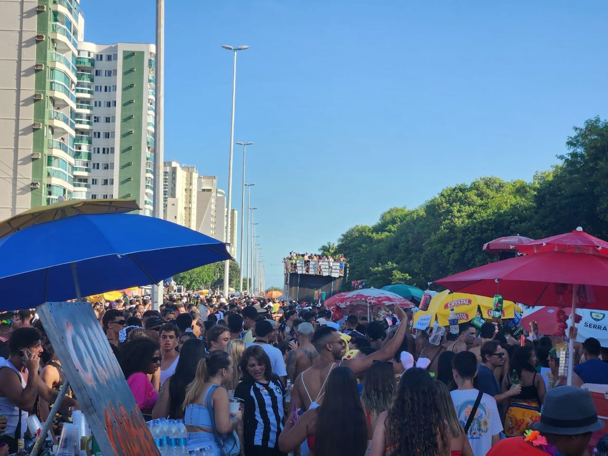 Bloco Kustelão agitou Jardim Camburi neste sábado (17) por Carlos Alberto