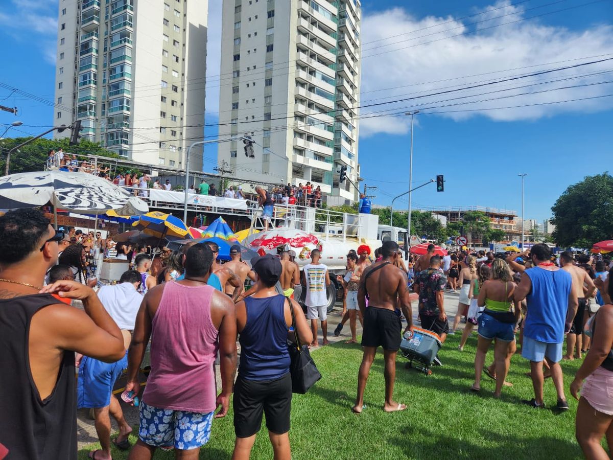 Bloco Kustelão agitou Jardim Camburi neste sábado (17) por Carlos Alberto