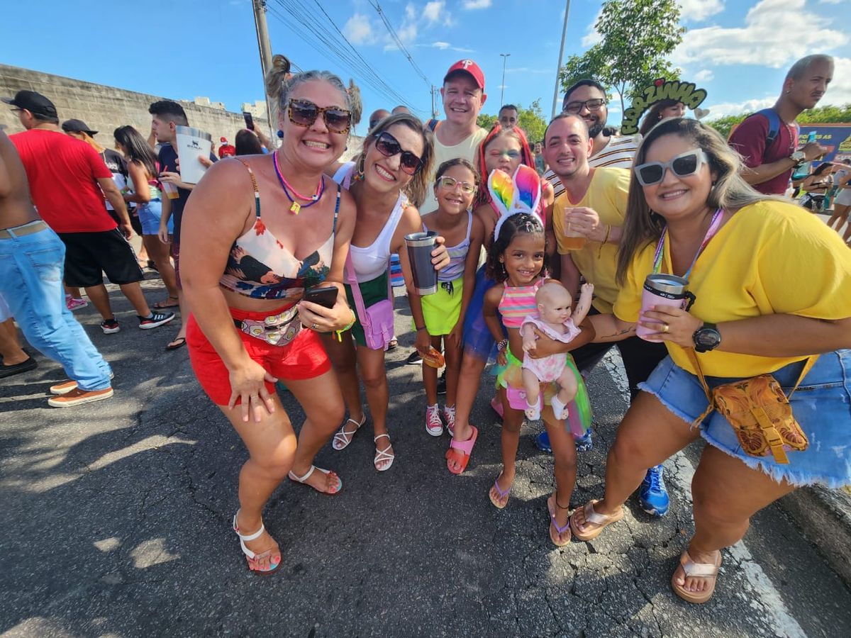 Bloco Kustelão agitou Jardim Camburi neste sábado (17) por Carlos Alberto