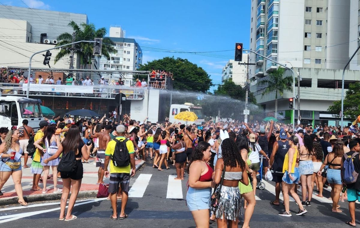 Bloco Kustelão agitou Jardim Camburi neste sábado (17) por Carlos Alberto