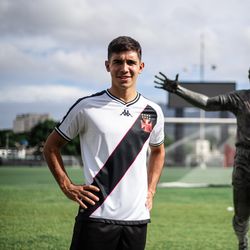 O Vasco está impedido de registrar jogadores depois de sofrer um novo transfer ban da Fifa.