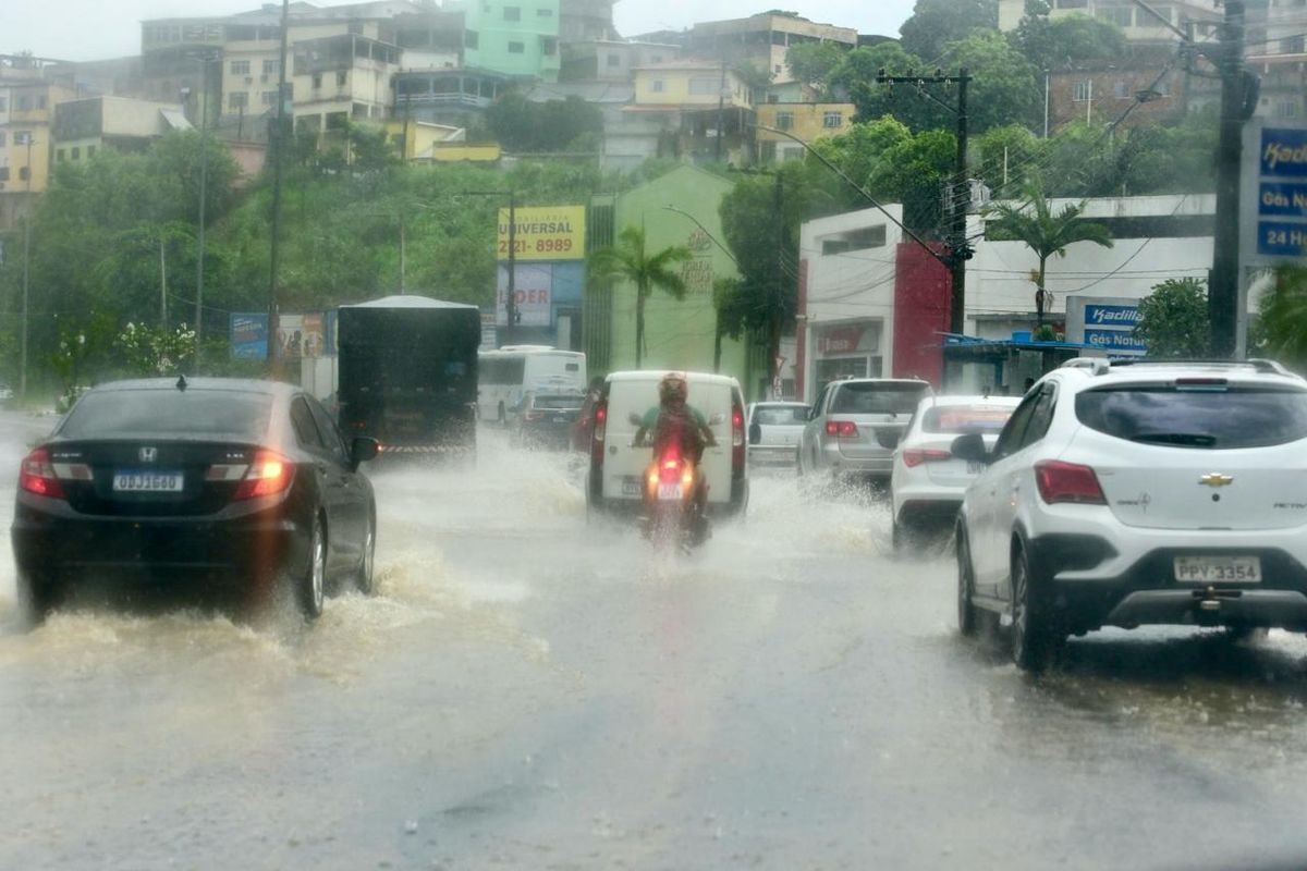 Em Cariacica, o bairro Jardim America e trevo de Alto Laje ficaram alagados por Carlos Alberto Silva