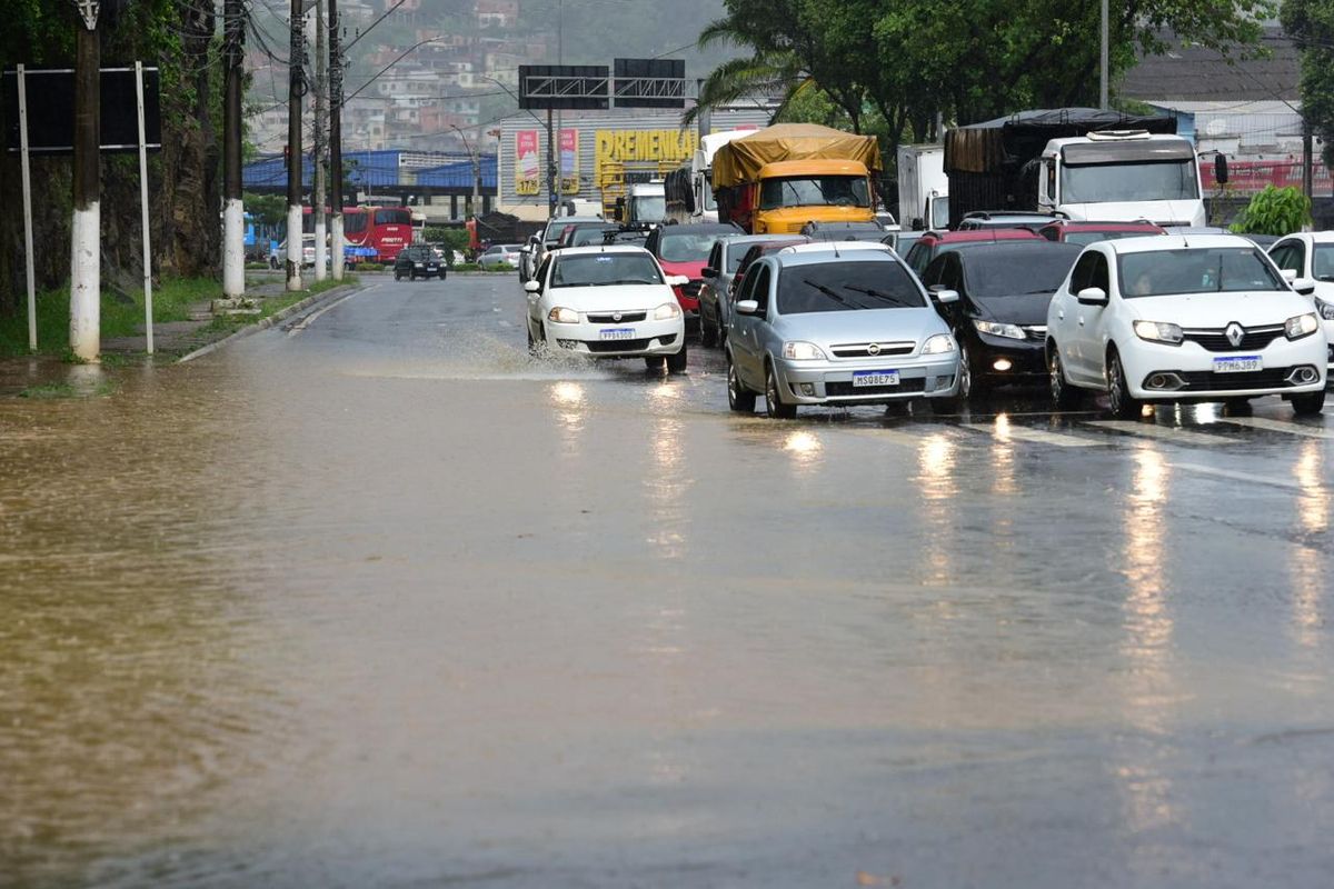 Em Cariacica, o bairro Jardim America e trevo de Alto Laje ficaram alagados por Carlos Alberto Silva