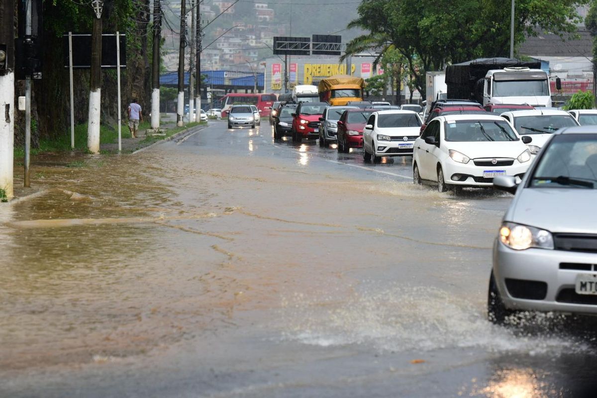 Em Cariacica, o bairro Jardim America e trevo de Alto Laje ficaram alagados por Carlos Alberto Silva