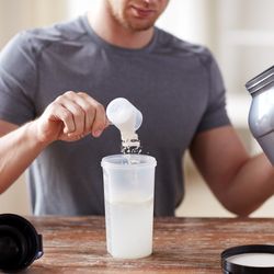 O mais importante é o consumo total de proteína ao longo do dia e não apenas o horário isolado